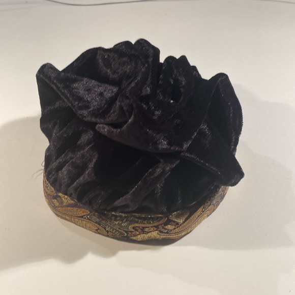 ❗️Price reduction❗️Black Shakespeare cap with brocade band - Picture 2 of 7